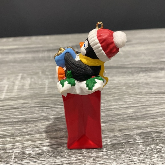 Hallmark | Mom: “A Mom is a Special Gift” (1996) - Vintage Keepsake Ornament - Picture 13 of 14